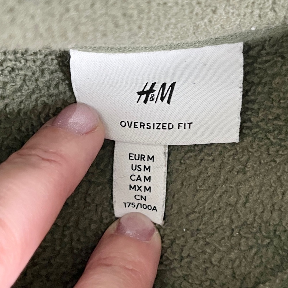 H&M Oversized Olive Green Zip-Up Fleece Sweater –Cozy & Streetwear-Ready, Medium - Picture 9 of 14